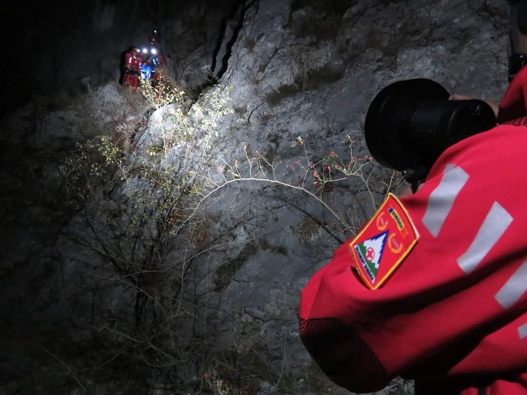 Intervenția din Munții Fărăgraș în care un turist a murit – povestită pas cu pas de un salvator:„Apelantul stă lângă o dâră lungă de sânge la capătul căreia se află un corp neînsuflețit” 1 229709086 6098643173510127 3948116611074956463 n