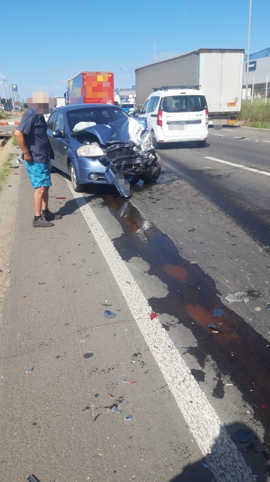 Două persoane transportate de urgență la spital! Accident grav la întrarea în Pitești! 3 IMG 20220718 WA0009