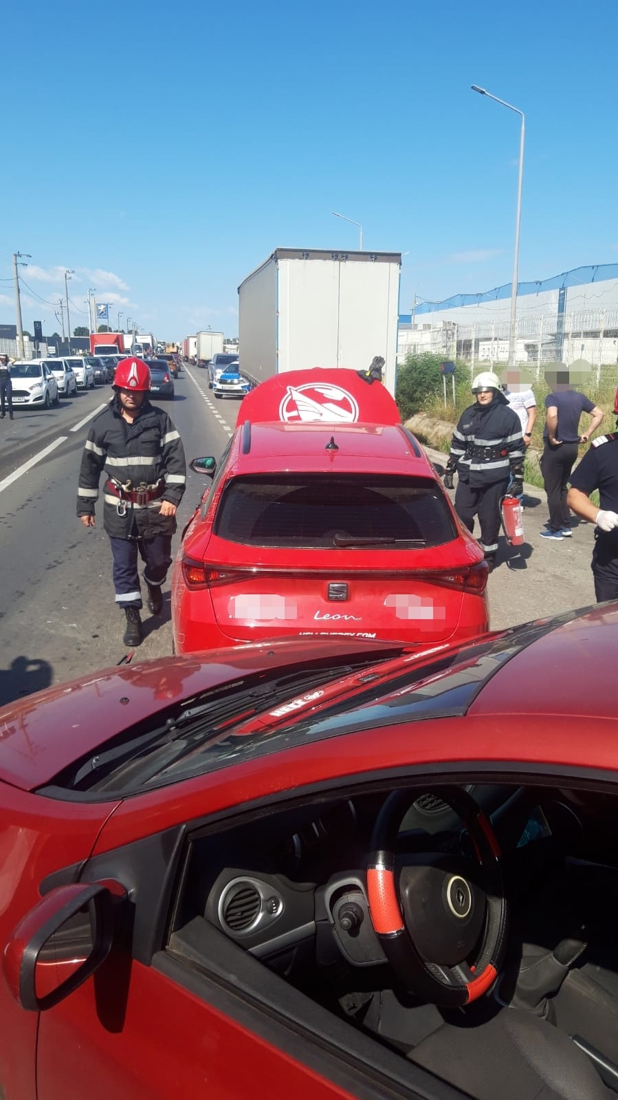 Două persoane transportate de urgență la spital! Accident grav la întrarea în Pitești! 1 IMG 20220718 WA0010