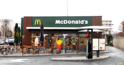 McDonald’s angajează masiv în România: peste 500 de posturi disponibile. Ce salarii oferă compania?