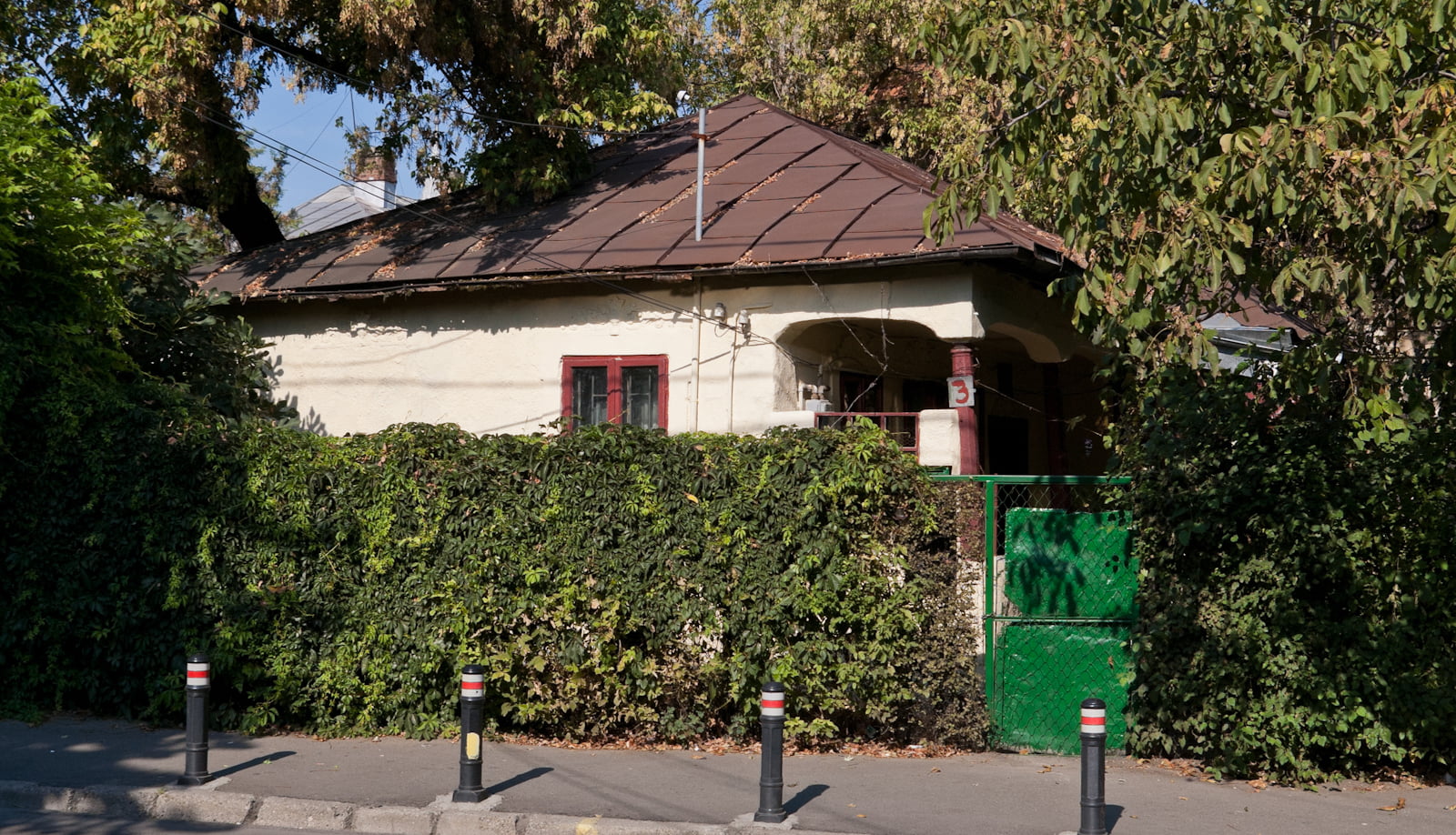 MONUMENT ISTORIC LĂSAT ÎN PARAGINĂ SCOS LA VÂNZARE! Îl VA CUMPĂRA PRIMĂRIA PITEȘTI? 1 RO AG Casa Racoviceanu ulterior Dumitrescu
