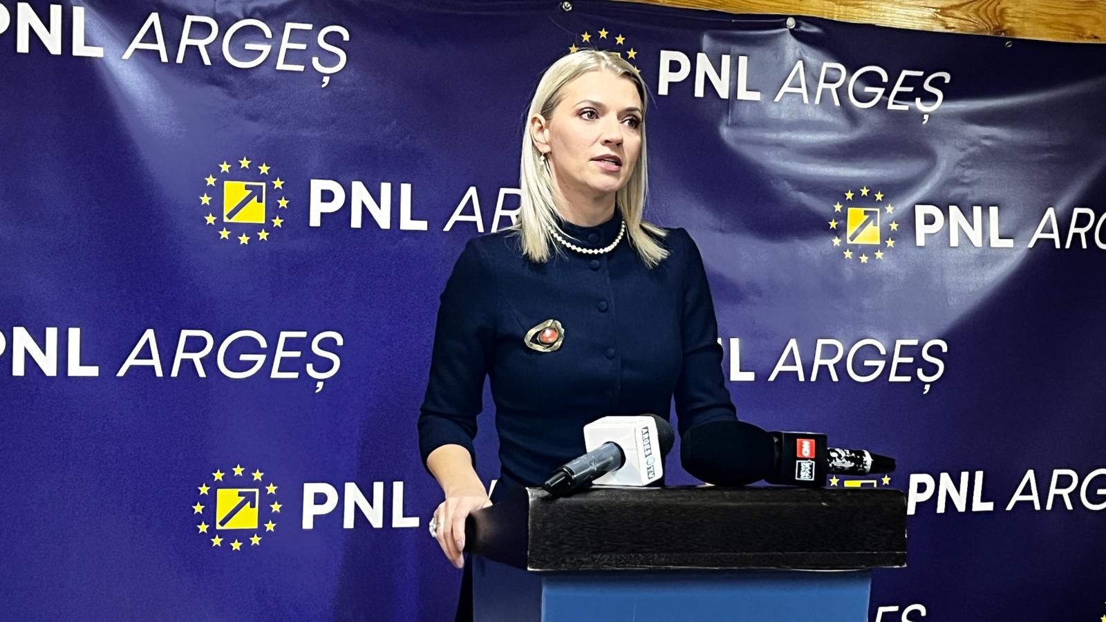 Deputata Alina Gorghiu, președinta PNL Argeș: „Avem elevi olimpici naționali alături de noi! Ei vor face județul ăsta să fie unul mult mai bun decât astăzi!”