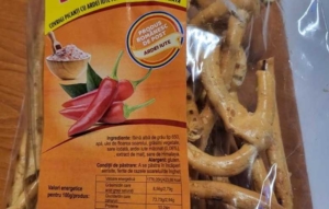 Șocant! Covrigi cu viermi vânduți la Carrefour! 1 covrigi 300x191 1