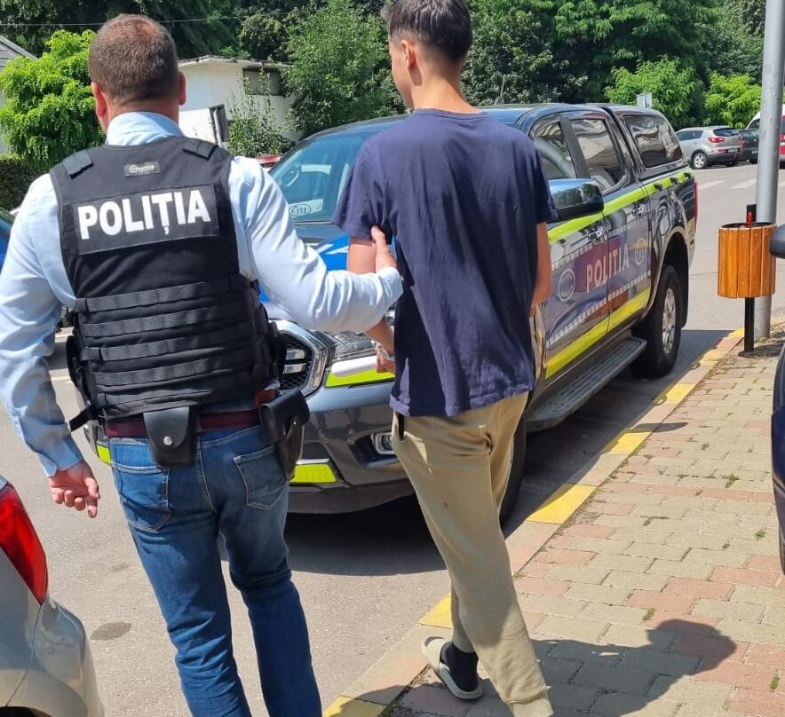 Incredibil! Au bătut un bătrân pentru o doză de bere! Scandal în miez de noapte în Curtea de Argeș!