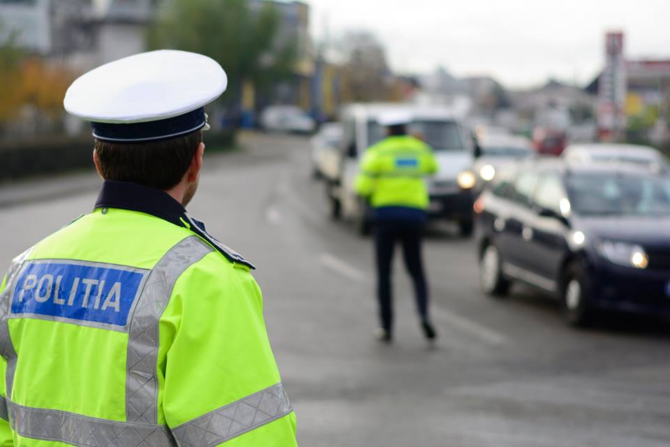 politisti la datorie