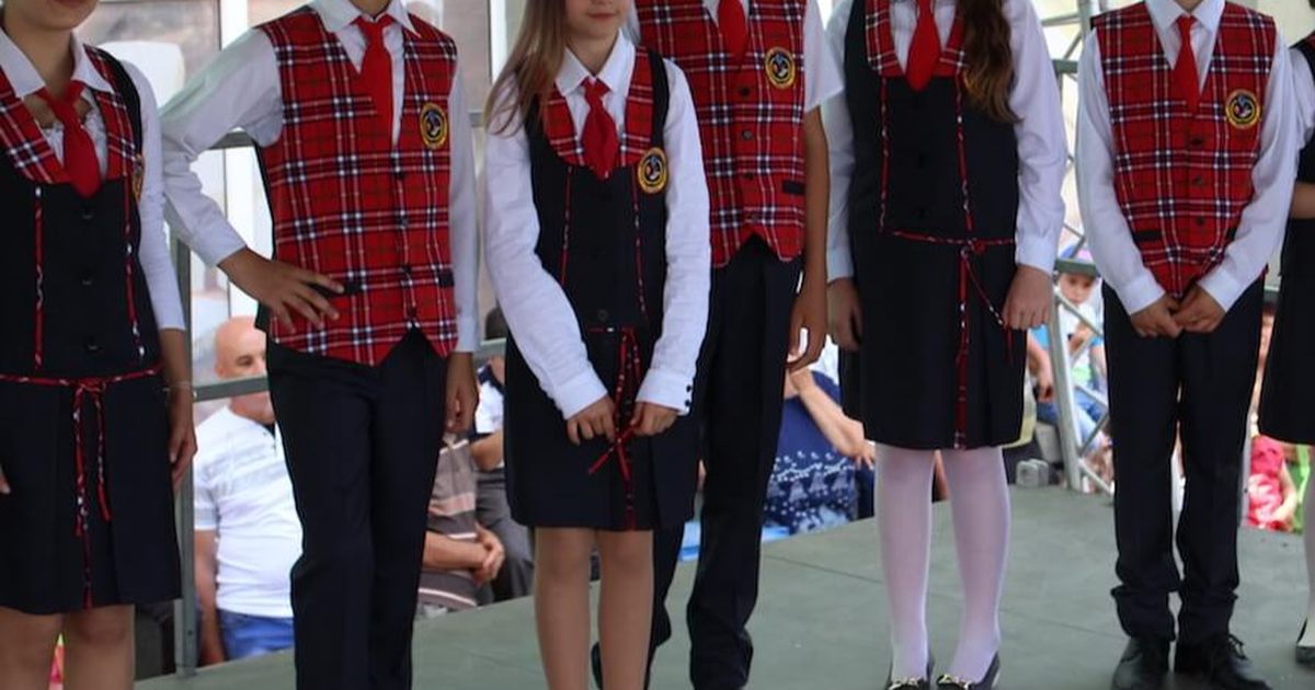 Adio haine de stradă în școli! Se introduce UNIFORMA în toate școlile din România! Află de când și ce s-a decis!