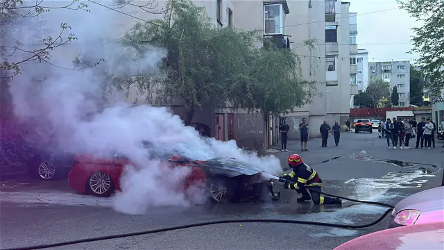 bmw masina foc flacari