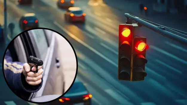 crima semafor trafic pistol