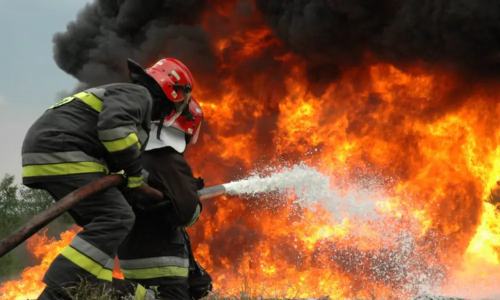 pompieri flacari incendiu2