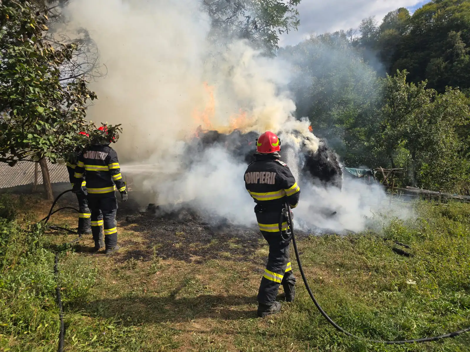 POMPIERI INCENDIU