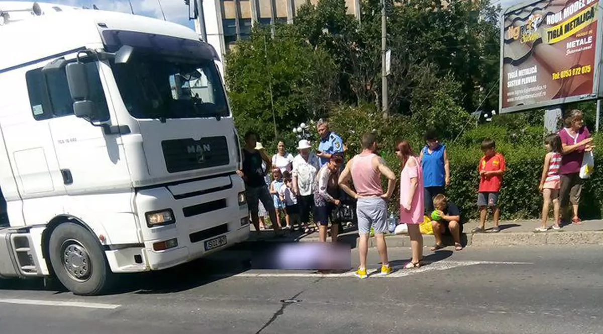 barbat calcat de camion pe o trecere de pietoni din iasi