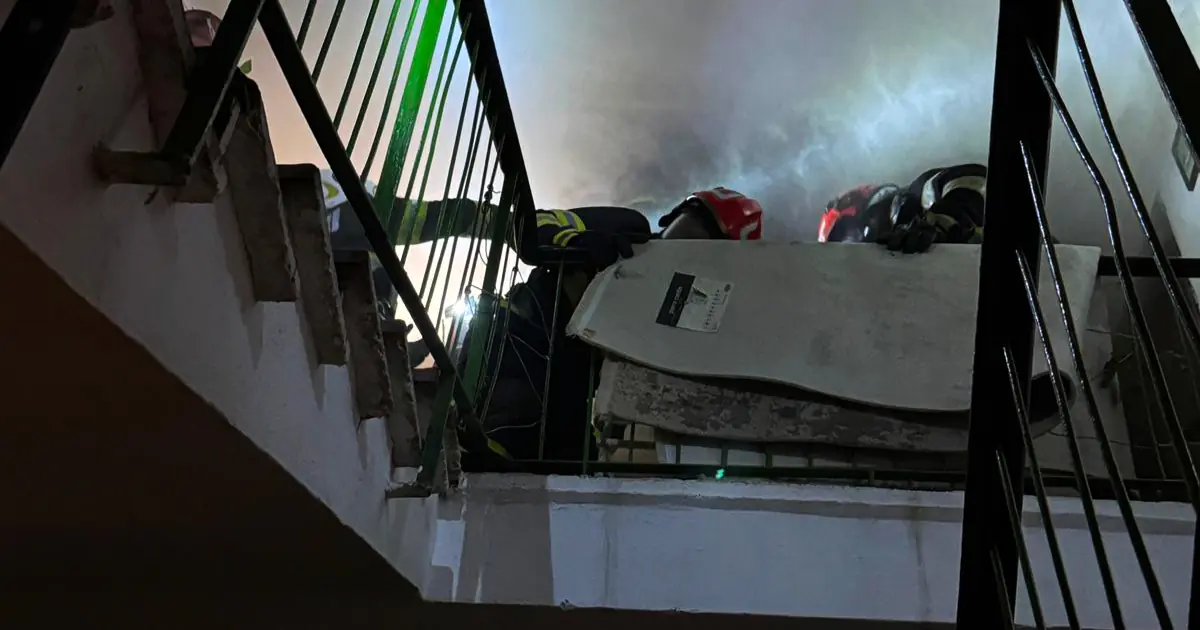 incendiu bloc pompieri