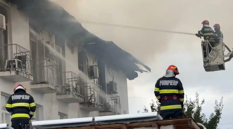 incendiu la un hotel din prahova a fost afectata o suprafata de 500 de metri patrati 1010713