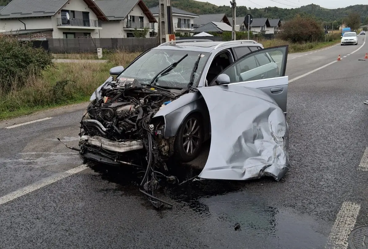 accident frontal masina