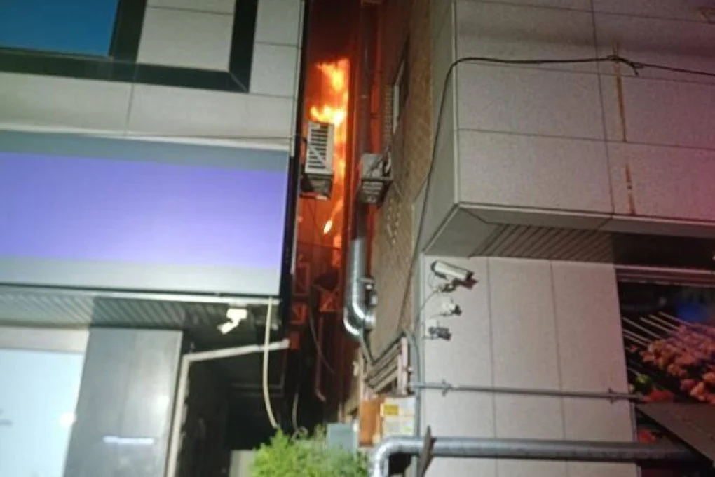 incendiu cladire bloc