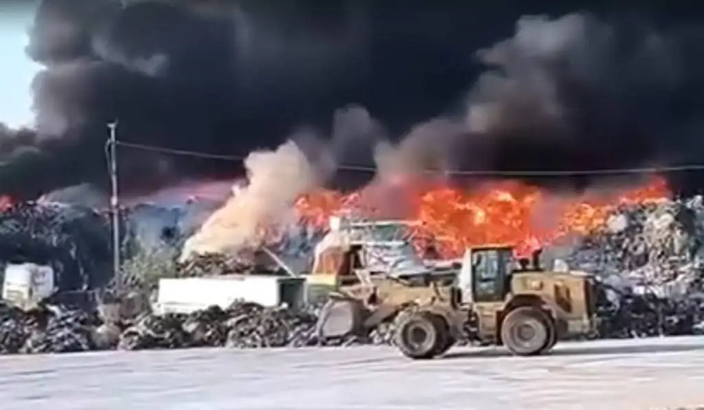 incendiu depozit deseuri prahova 1024x597 1