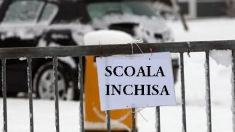 scoli inchise