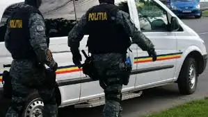 Captură șoc la percheziții! Ce au găsit polițiștii lângă kilogramele de droguri: Detaliul de lux care i-a lăsat mască pe anchetatori!