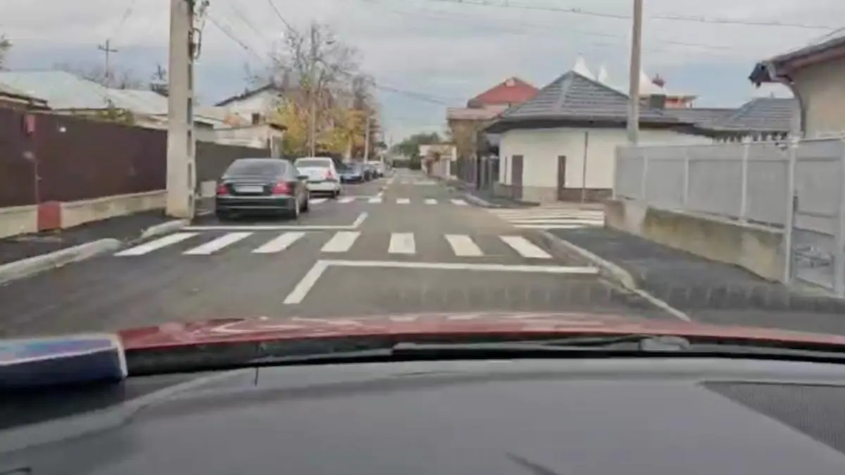 orasul din romania care are o strada infundata plina de zebre 11 treceri de pietoni trasate pe 260 de metri legea ar permite maxim 5 1021373