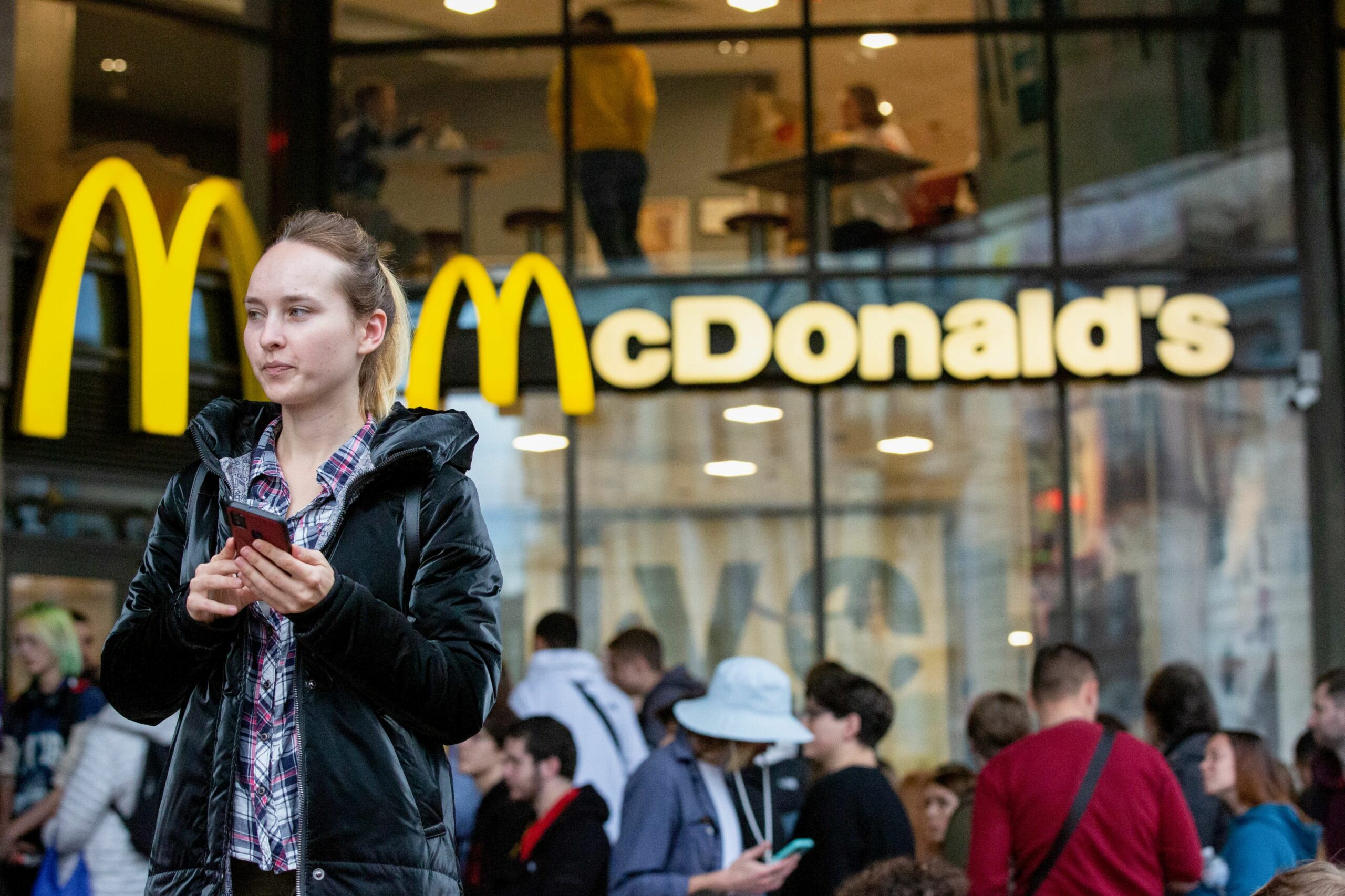Un nou rival pentru McDonald’s și Burger King intră în România! Va deschide primul restaurant!