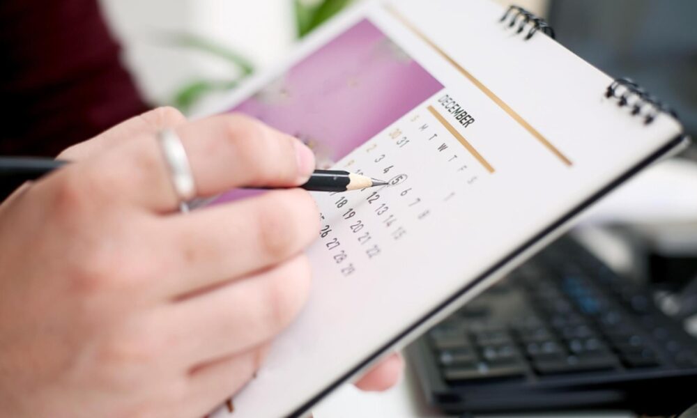 zile libere in 2026 cate sarbatori cad in timpul saptamanii si cum arata calendarul vacantelor scola