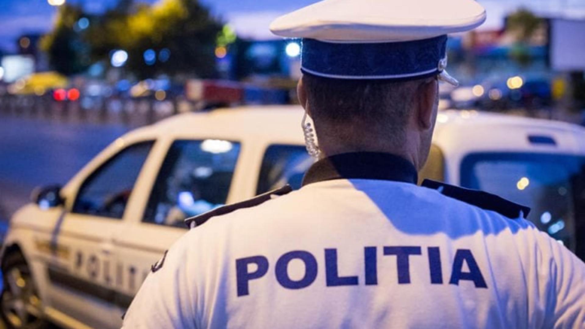 politia capitalei politisti masina politie