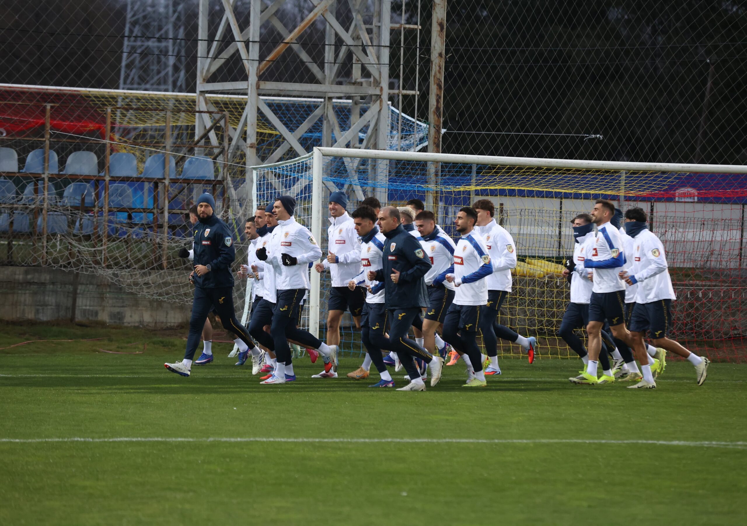 Mircea Lucescu a condus antrenamentul Romaniei. Imagini de la sedinta de pregatire cine au fost abse