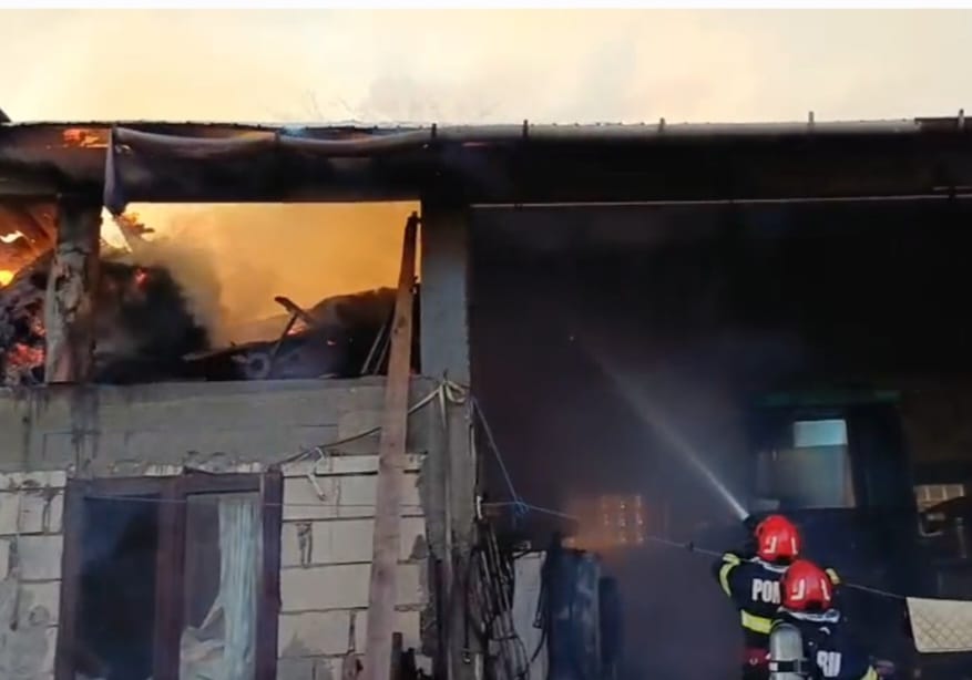 Iadul s-a dezlănțuit în Buzoiești! Flăcări uriașe și victime surprinse de incendiu: Pompierii s-au luptat contracronometru cu dezastrul!