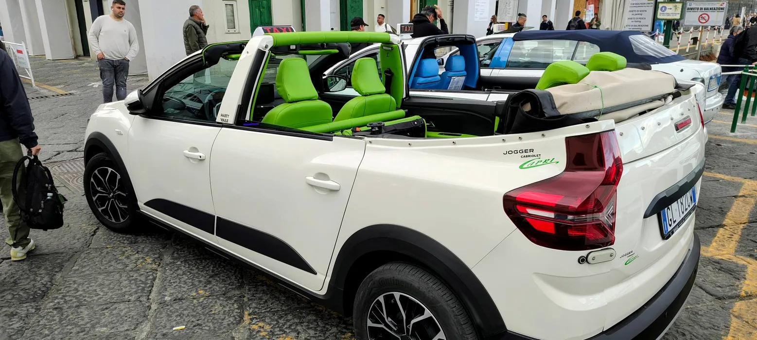 Incredibil! O Dacie decapotabilă a dat „foc” la internet! Ce este Jogger Papamobil și cum a devenit celebru?