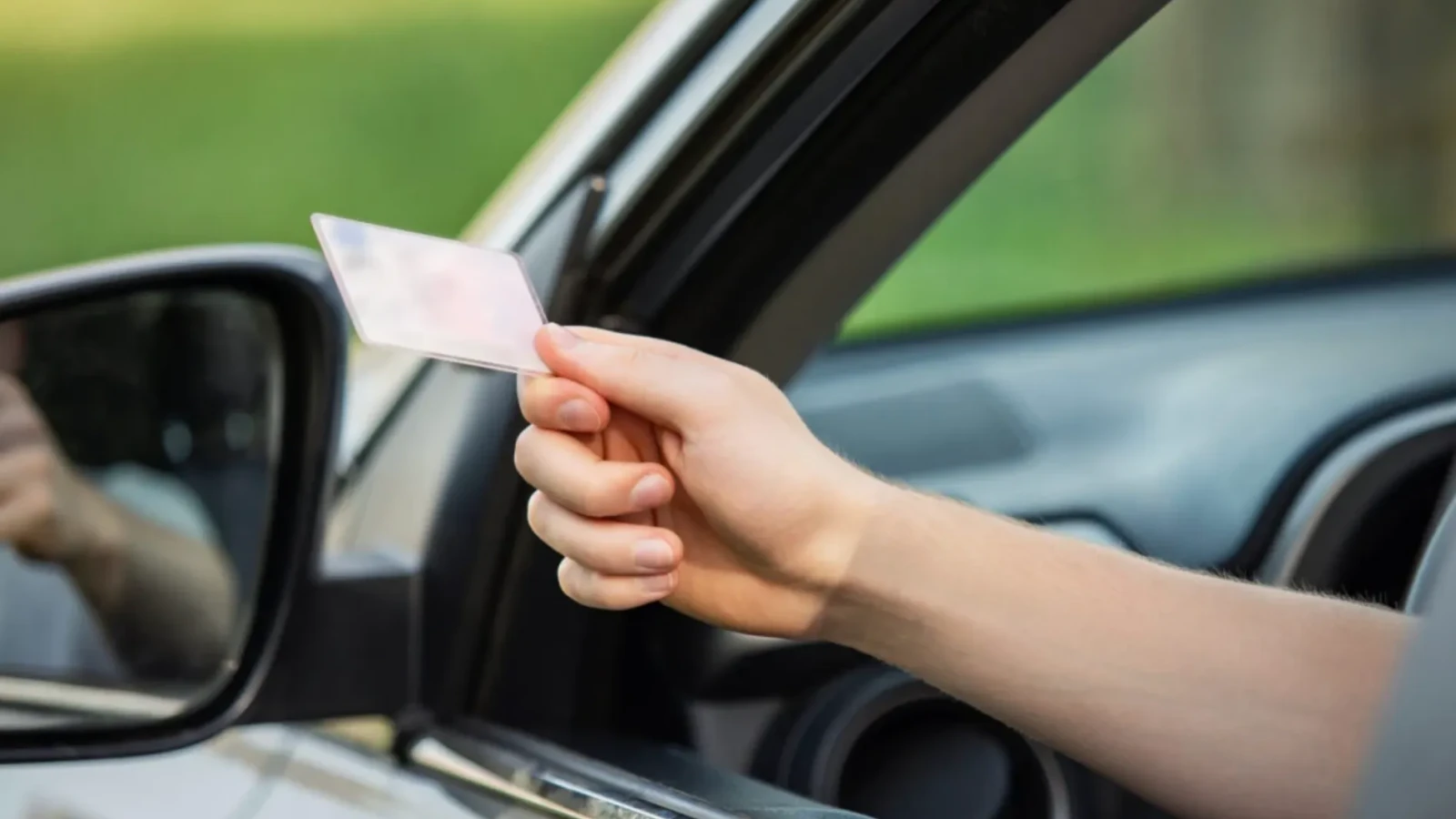 Adio, permis de conducere! Greșeala care te lasă pieton 30 de zile. Noua regulă din Codul Rutier este obligatorie