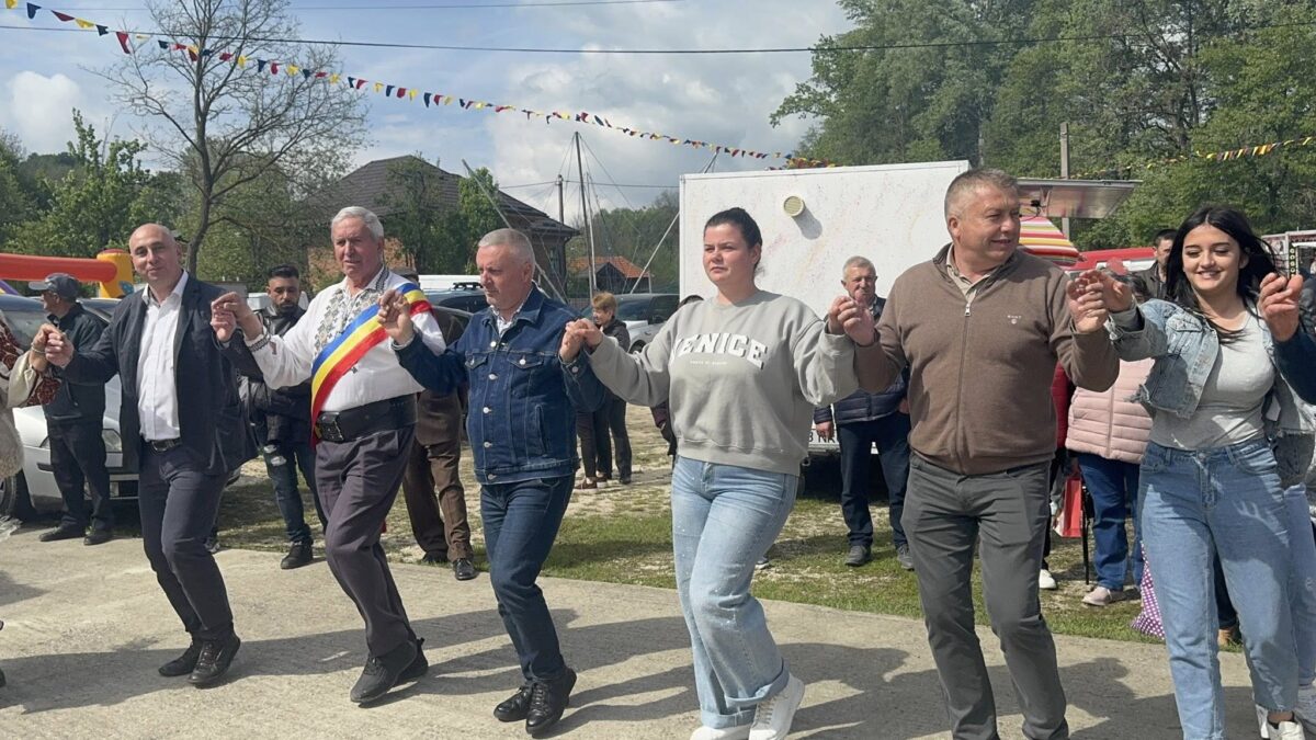 Tradiția merge mai departe la Poienarii de Muscel. Primarul Ion Banzea, gazda unei noi ediții de succes a Serbării Pastorale „Urcă Oile la Munte” 2 2