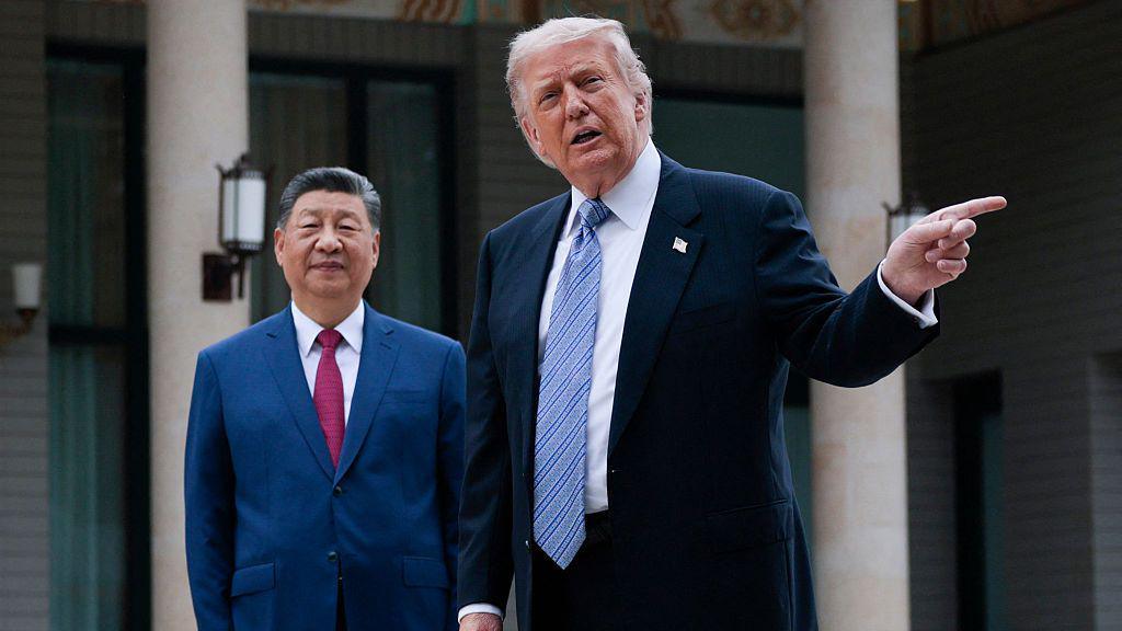 Ordin șocant după vizita lui Trump în China:  Oficialii au fost pusi să-și distrugă cadourile imediat după decolare!