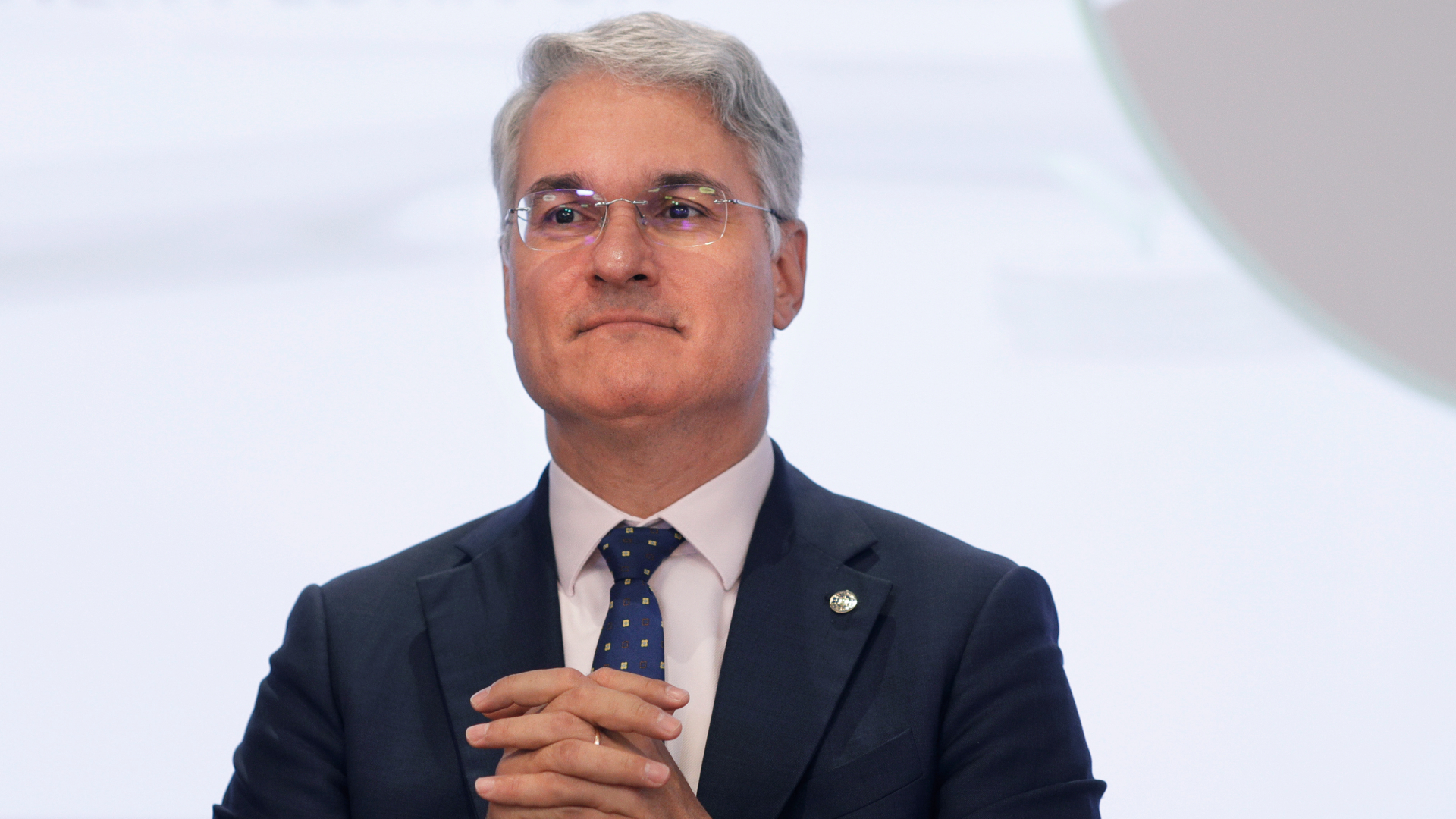 „Soția mea mă întreține!” Declarația incredibilă a unui ministru român !!!