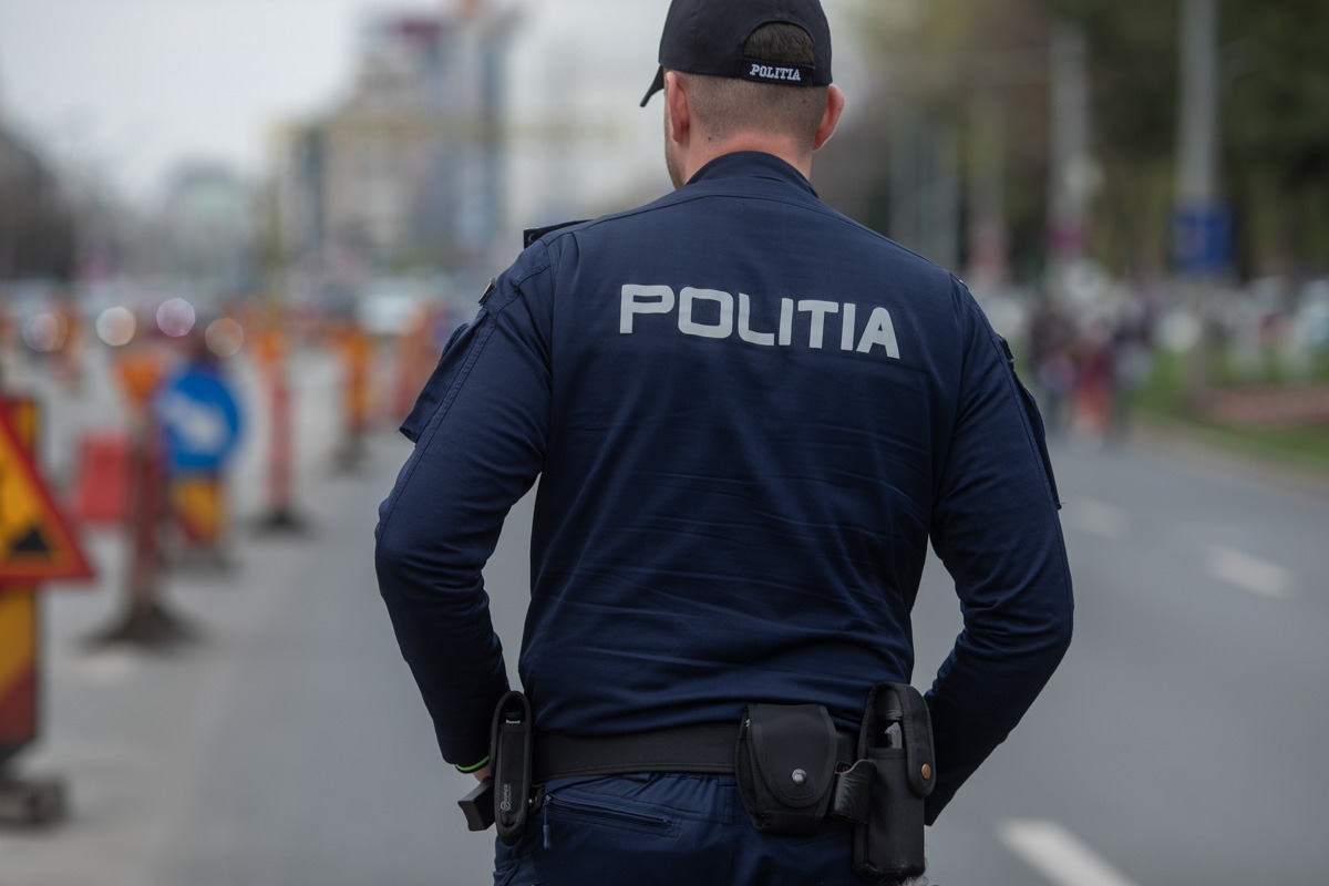 Șocant! Un bărbat cu 8 clase s-a dat drept procuror SRI și a furat peste 100.000 de euro.Ziua era la perchezitii,noaptea insela tinere!