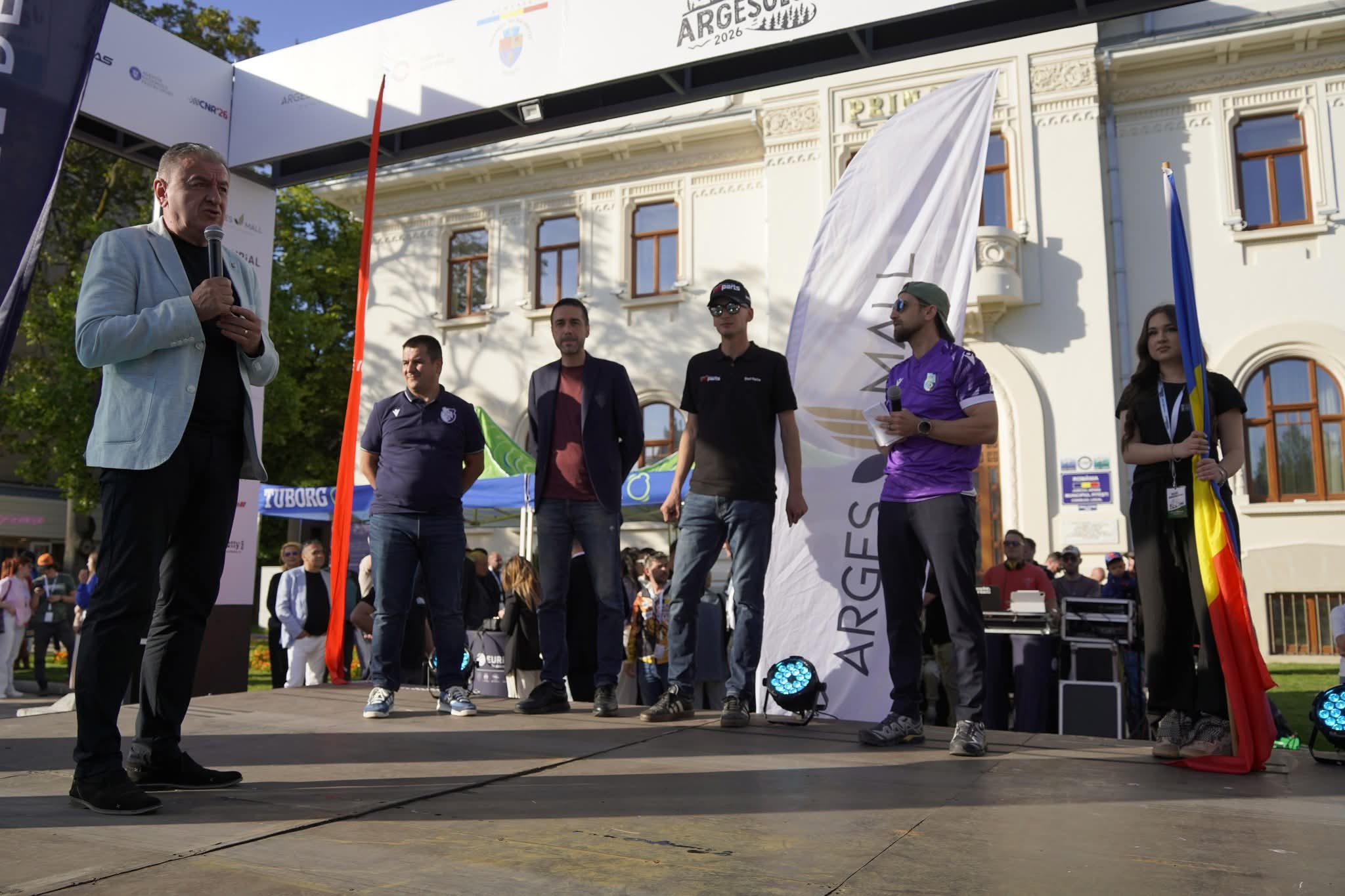 Sute de oameni au luat cu asalt Piața Primăriei din Pitești pentru un spectacol total!