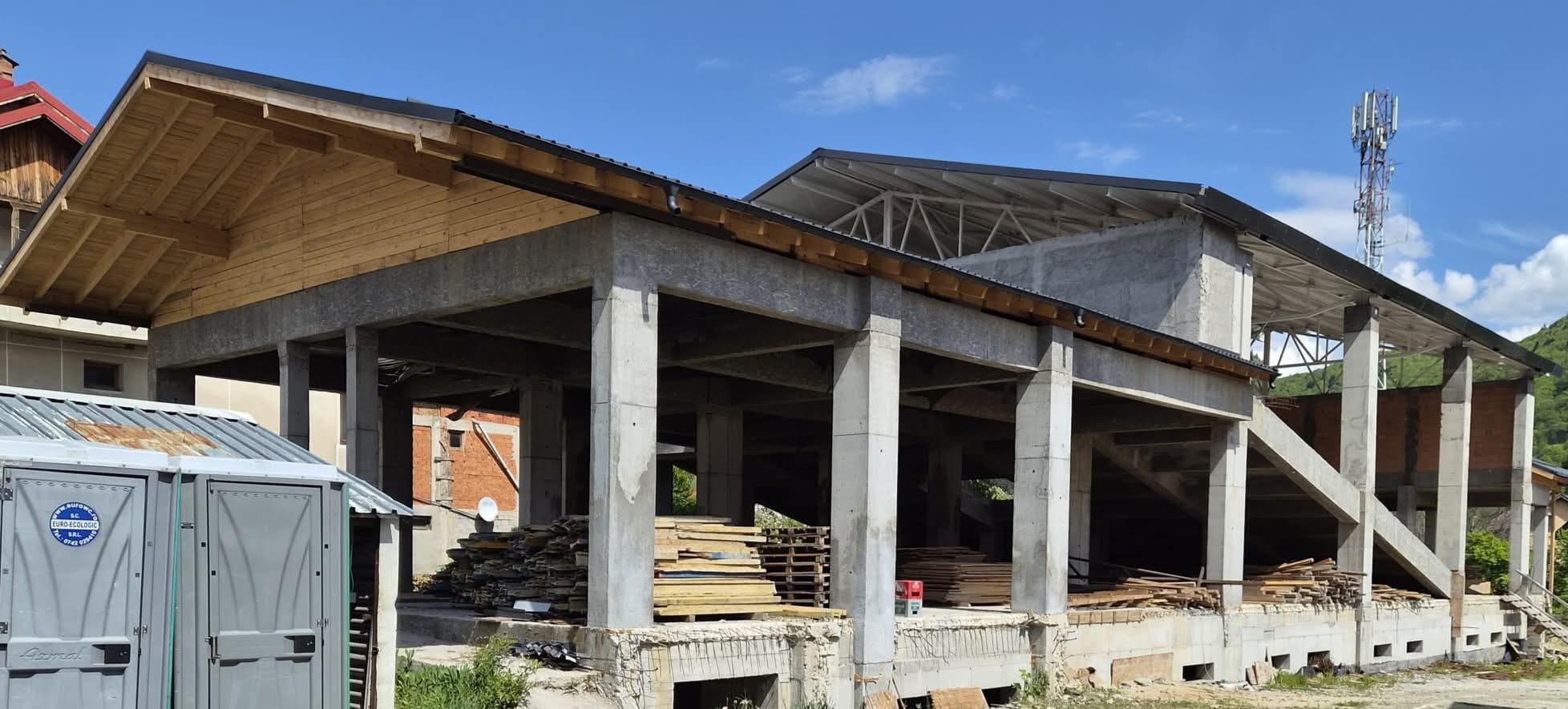 Scandal uriaș la Rucăr! Proiectul care a aruncat în aer ședința de consiliu: „Riscăm procese și blocaje!”