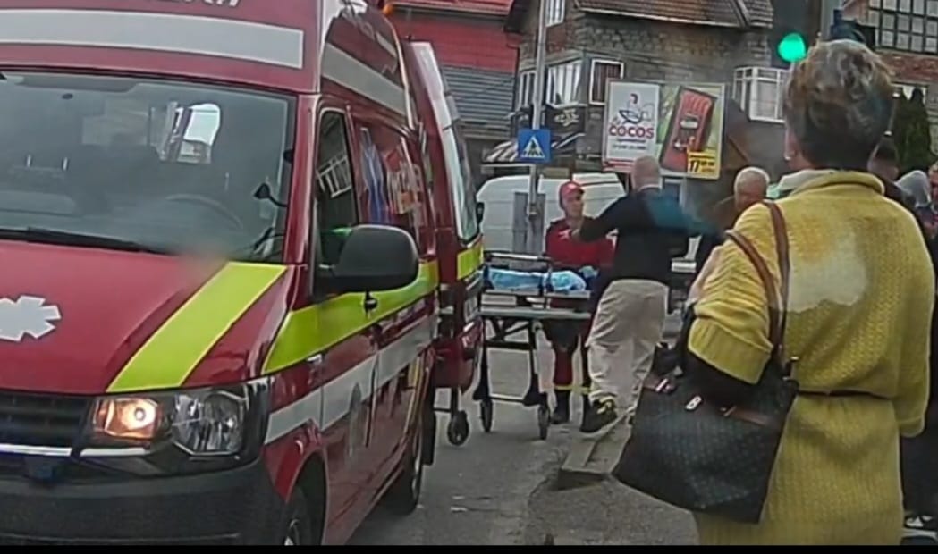 Șoc și groază pe o stradă din Argeș! O bătrână a fost accidentată pe o trecere de pietoni, în Câmpulung