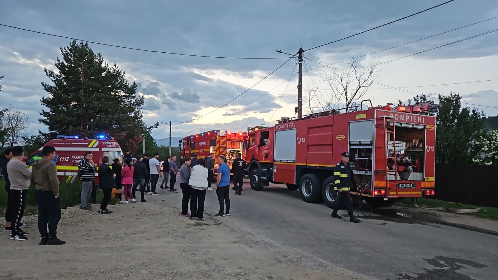 Iadul s-a dezlănțuit într-o gospodărie din Argeș! Pompierii și SMURD-ul intervin de urgență chiar în aceste momente!