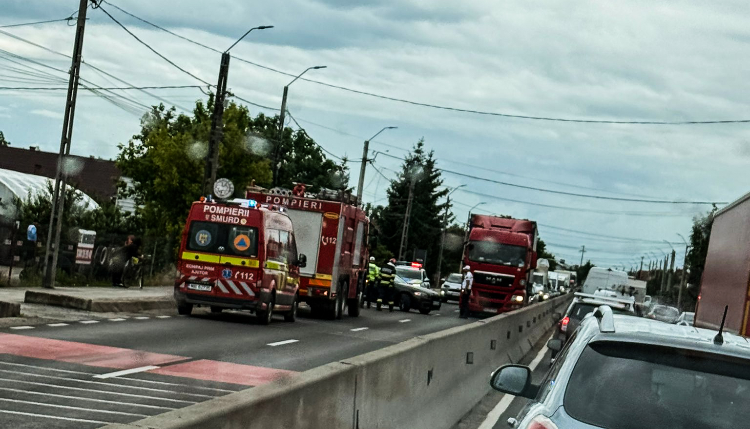 ACUM! TRAFIC PARALIZAT pe drumul PITEȘTI – MIOVENI! Două mașini – praf!