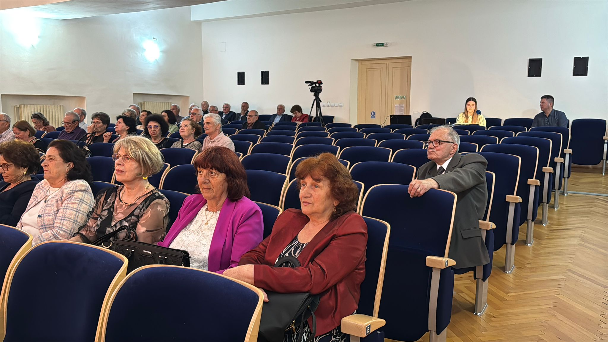 S-au întors după 50 de ani! Momentul emoționant de la Colegiul „Carol I” care i-a lăsat pe toți în lacrimi. Cine este, de fapt, directorul instituției!