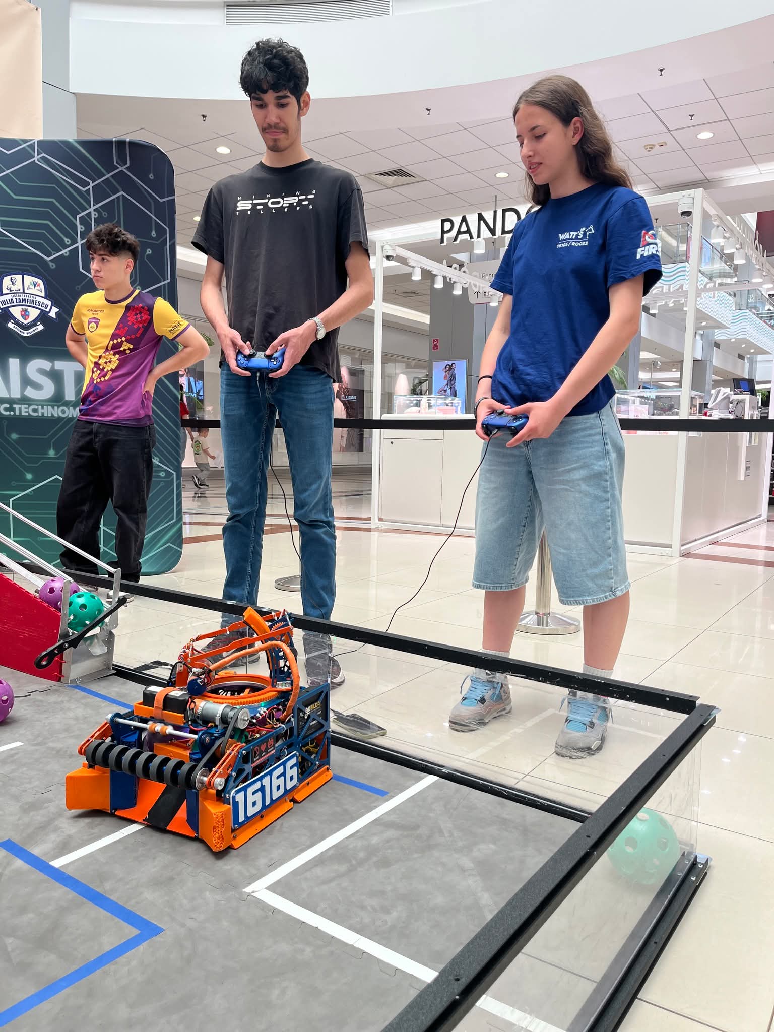 Invazie de roboți la VIVO Mall! Imaginile care i-au lăsat mască pe toți vizitatorii! 1 WhatsApp Image 2026 05 29 at 12.30.28