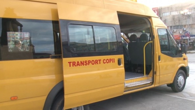Imagini șocante !!! 31 de copii, înghesuiți ca sardinele într-un microbuz de 16 locuri!!!