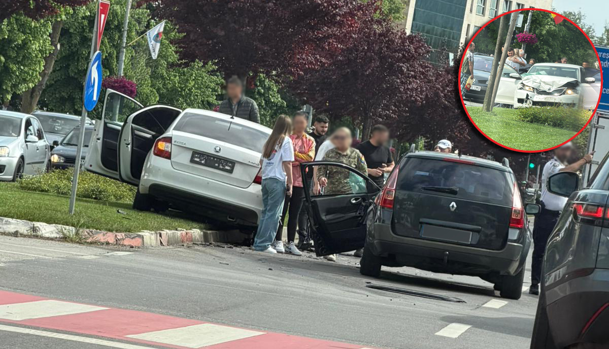 ACUM! Accident grav lângă Ramada Pitești! Două mașini – praf!
