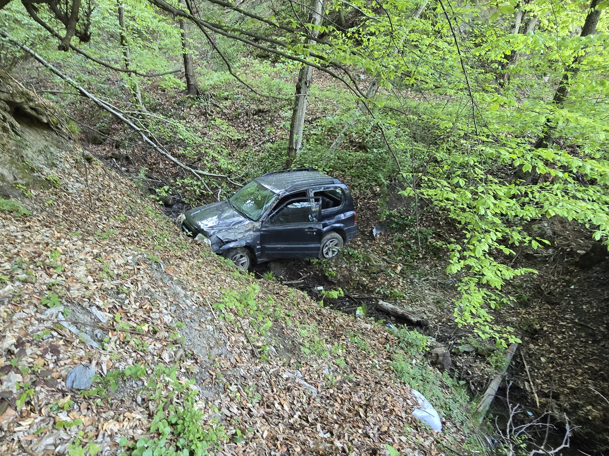 ACUM. Accident grav în Argeș, la Stoenești! A zburat cu mașina în șanț!