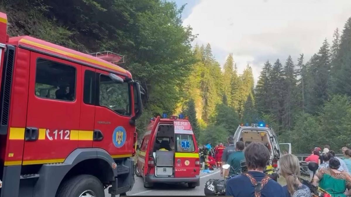 Carnagiu pe DN6! Un polițist a murit pe loc, iar un tânăr pompier se luptă pentru viață !
