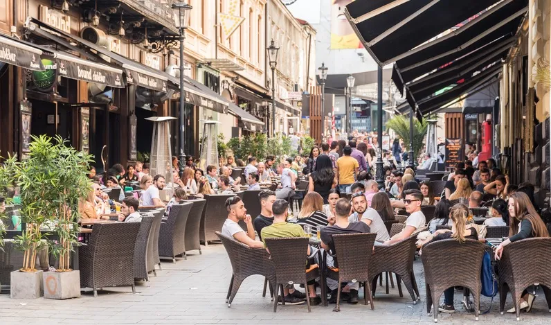 Prăpăd pe Bulevardul Decebal! Amenzi uriașe pentru restaurantele de fițe: Ce au descoperit polițiștii înăuntru i-a lăsat mască!