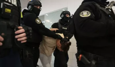 Șoc pe Aeroportul Otopeni! Unul dintre cei mai căutați infractori români, adus în cătușe din Rusia!Fugarul cu identitate falsă!