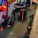 Dezastru în curtea Ambulanței! O doctoriță de 74 de ani a „zburat” cu mașina peste alte trei autoturisme!