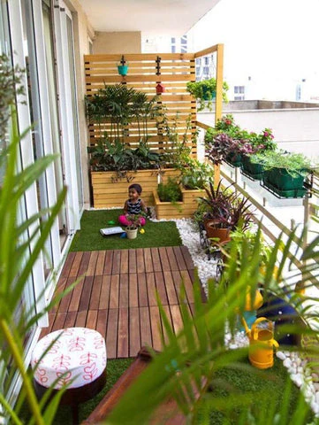 Adio, beton! Trucul de doar 2 lei prin care îți transformi balconul într-o oază exotică exact ca în Grecia