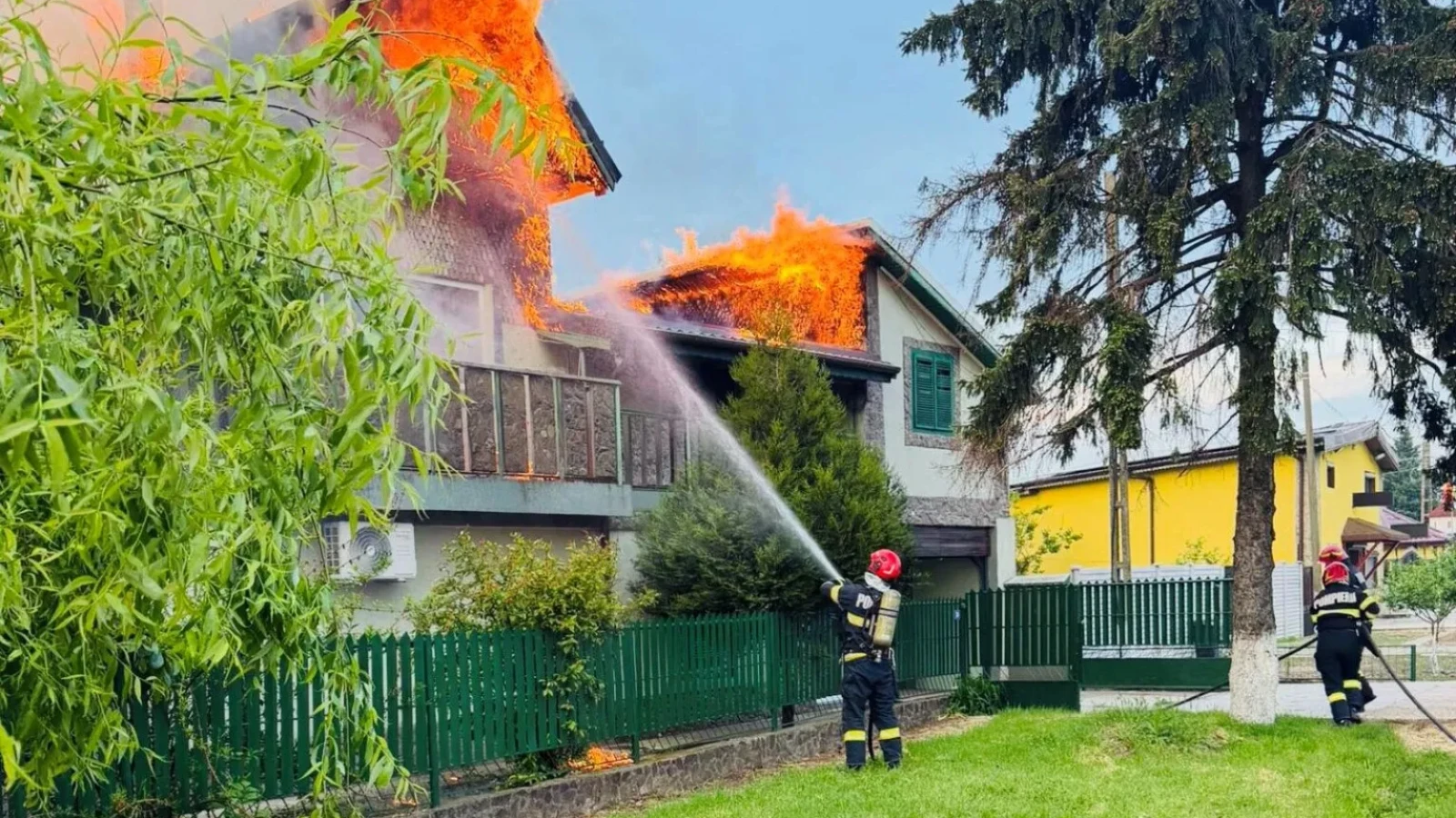 Alertă! Incedndiu devastator! Bărbat rănit grav!